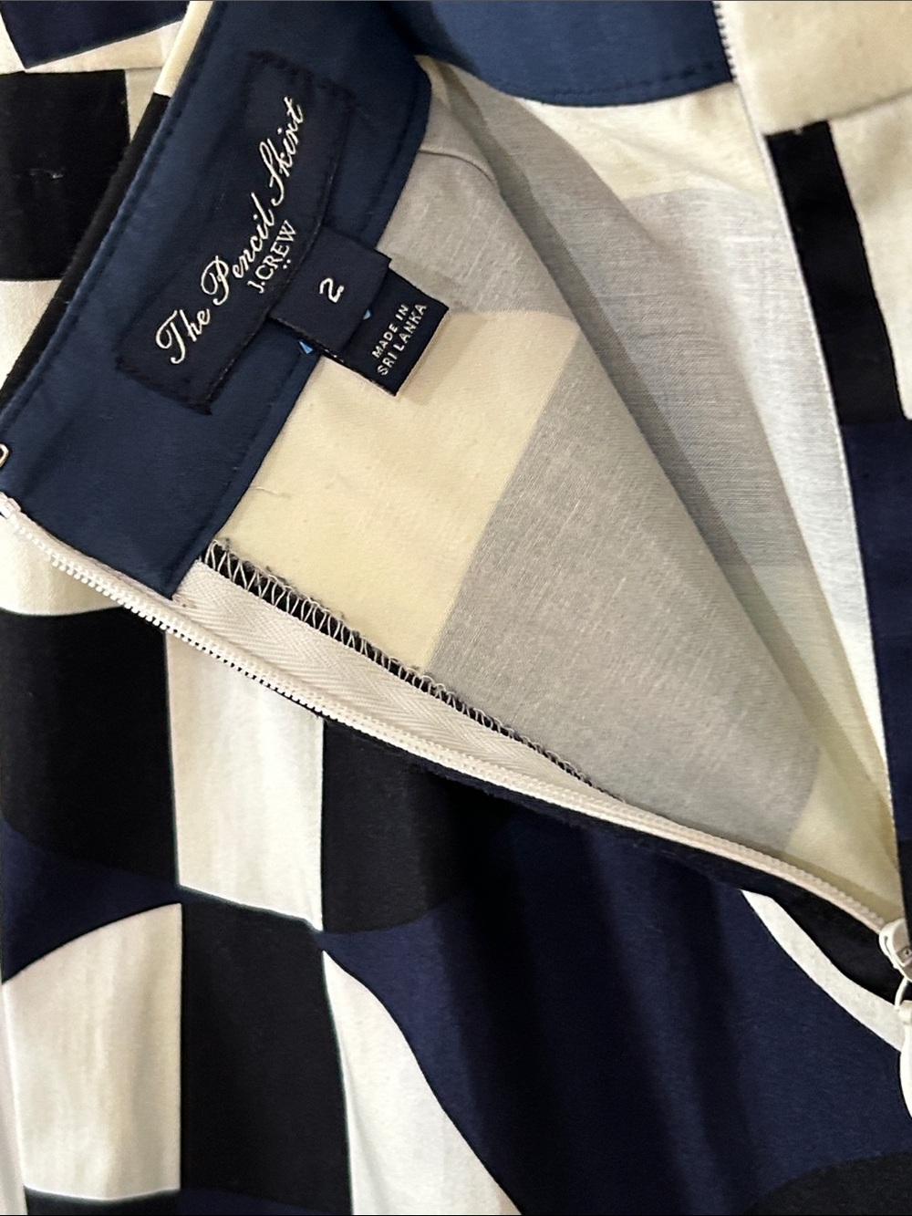 J. Crew The Pencil Skirt Black, Navy, & Cream Geometric Print Cotton SZ 2 - Picture 2 of 8